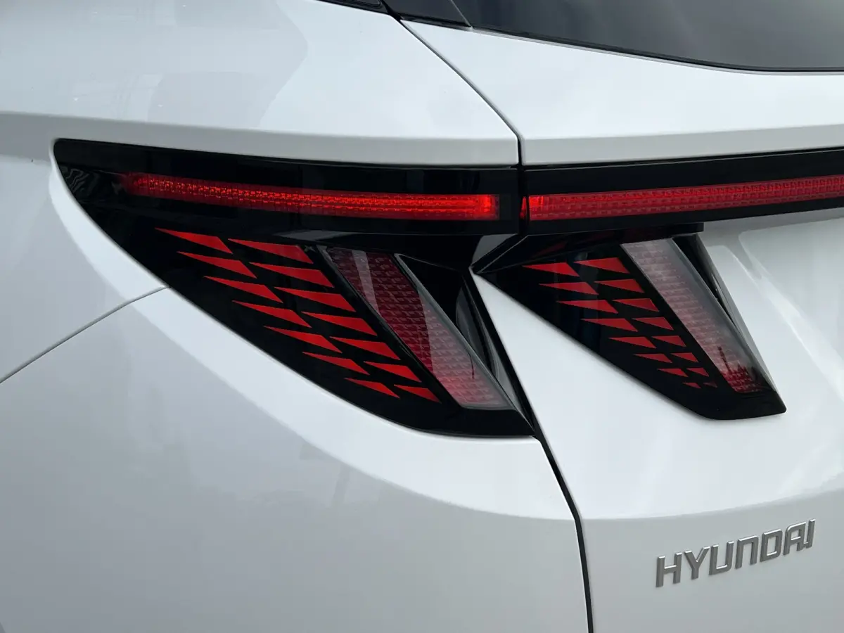 1.6 T-GDI PHEV 252pk N-Line Sky Business | Schuifdak | Dodehoekdetectie | Stoelverwarming | Stuurverwarming | Draadloos carplay | 19'' Velgen | Alcantara lederen bekleding | Camera | Premium