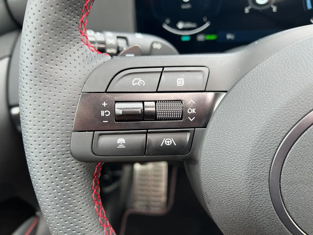 1.6 T-GDI PHEV 252pk N-Line Sky Business | Schuifdak | Dodehoekdetectie | Stoelverwarming | Stuurverwarming | Draadloos carplay | 19'' Velgen | Alcantara lederen bekleding | Camera | Premium