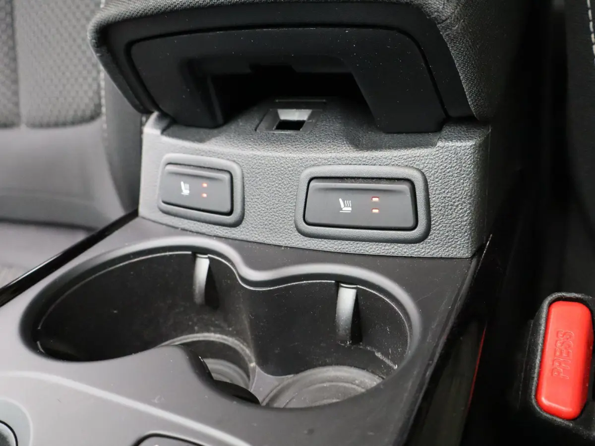 TCe 140 GPF Zen | Automaat | Trekhaak | Apple CarPlay | Stoelverwarming |