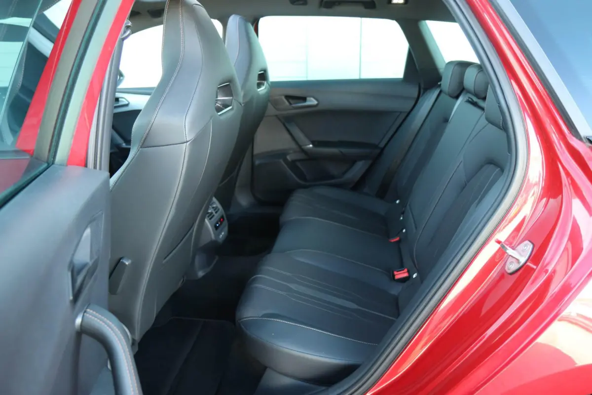 1.4 e-Hybrid 204pk Business | SoH 94% | Achteruitrijcamera | Stoelverwarming | Navigatie | Full Link