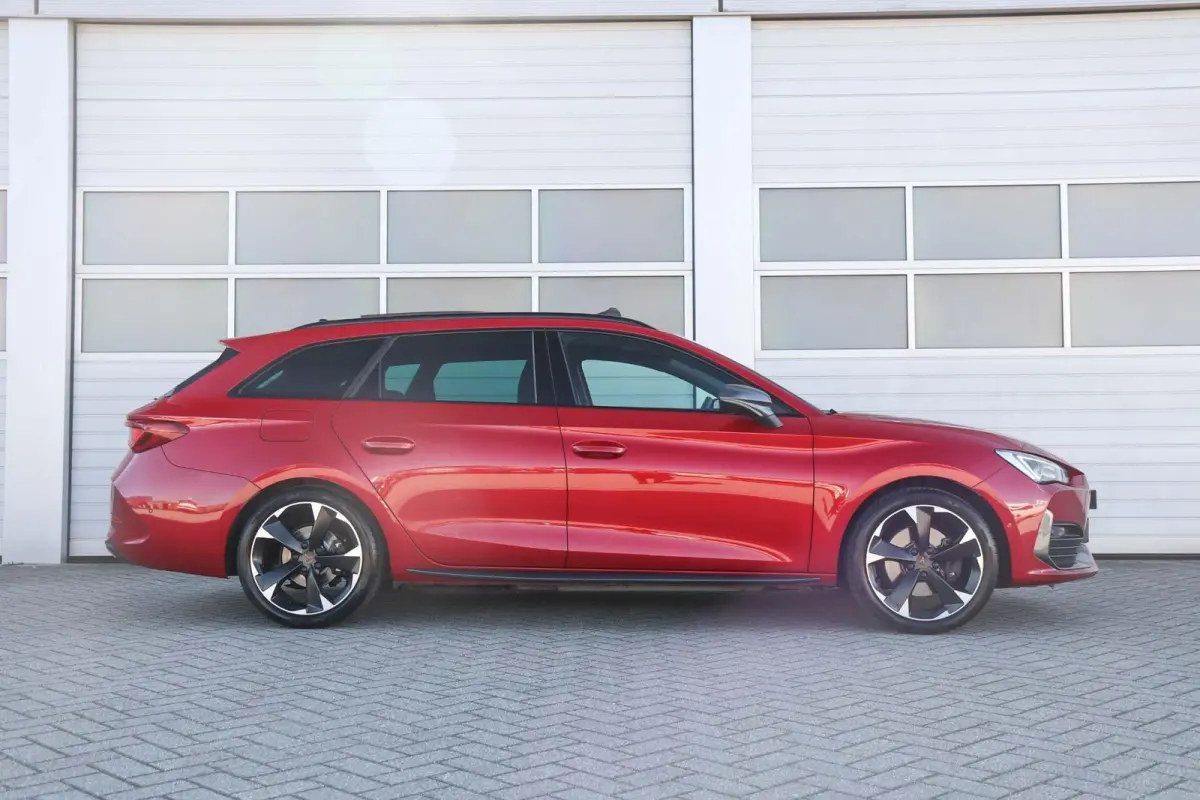 1.4 e-Hybrid 204pk Business | SoH 94% | Achteruitrijcamera | Stoelverwarming | Navigatie | Full Link