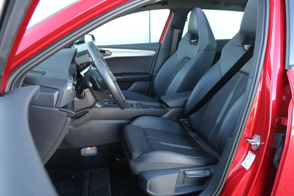 1.4 e-Hybrid 204pk Business | SoH 94% | Achteruitrijcamera | Stoelverwarming | Navigatie | Full Link