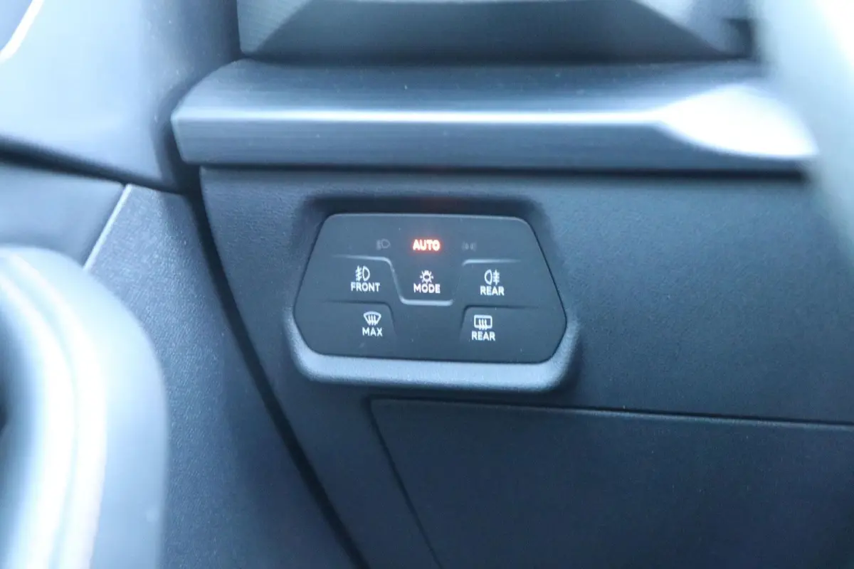 1.4 e-Hybrid 204pk Business | SoH 94% | Achteruitrijcamera | Stoelverwarming | Navigatie | Full Link