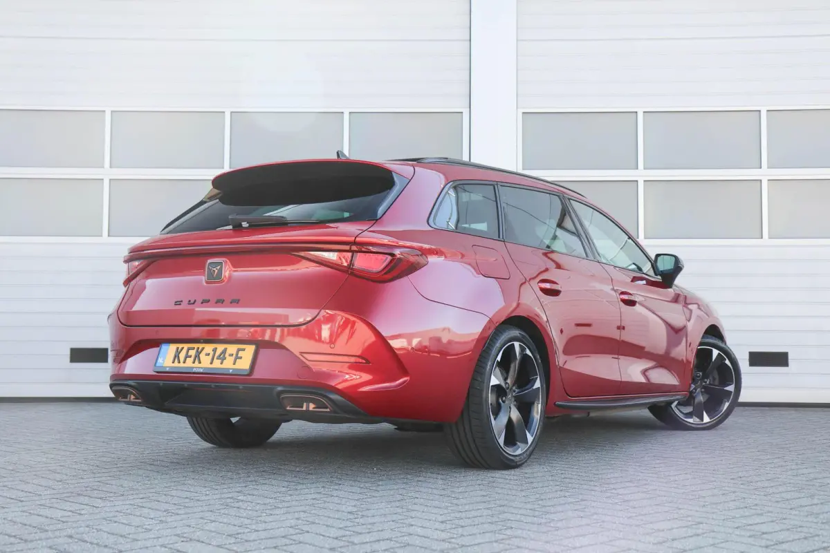 1.4 e-Hybrid 204pk Business | SoH 94% | Achteruitrijcamera | Stoelverwarming | Navigatie | Full Link