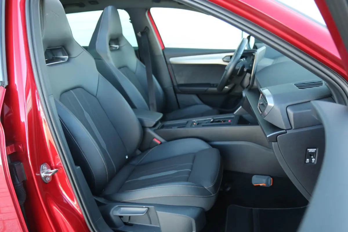1.4 e-Hybrid 204pk Business | SoH 94% | Achteruitrijcamera | Stoelverwarming | Navigatie | Full Link