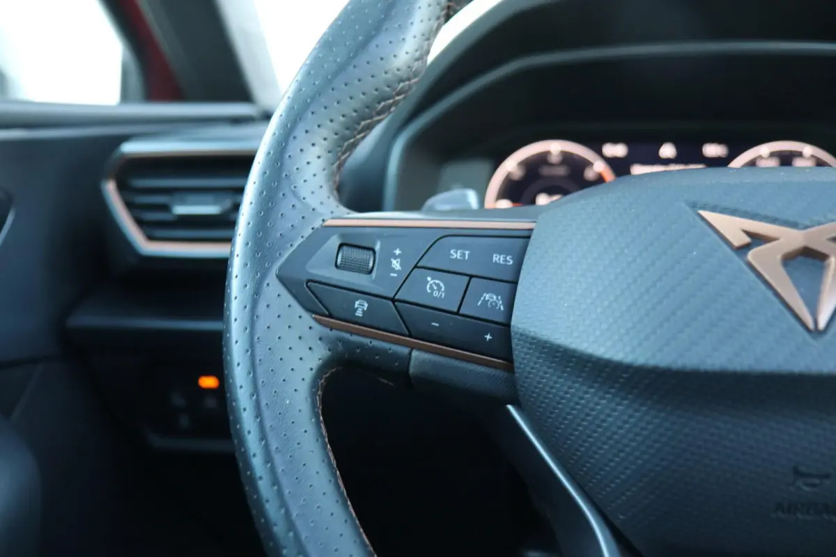 1.4 e-Hybrid 204pk Business | SoH 94% | Achteruitrijcamera | Stoelverwarming | Navigatie | Full Link