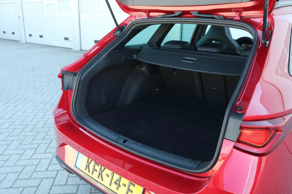 1.4 e-Hybrid 204pk Business | SoH 94% | Achteruitrijcamera | Stoelverwarming | Navigatie | Full Link