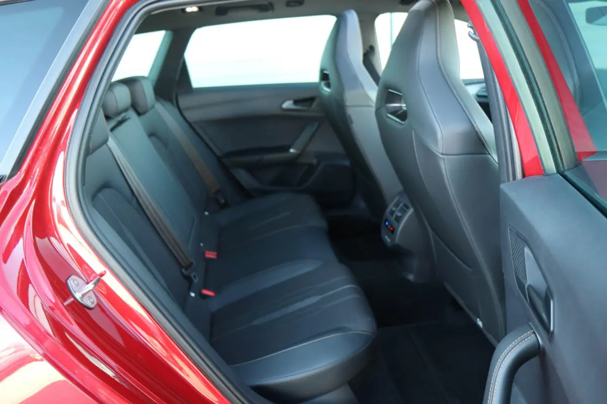 1.4 e-Hybrid 204pk Business | SoH 94% | Achteruitrijcamera | Stoelverwarming | Navigatie | Full Link