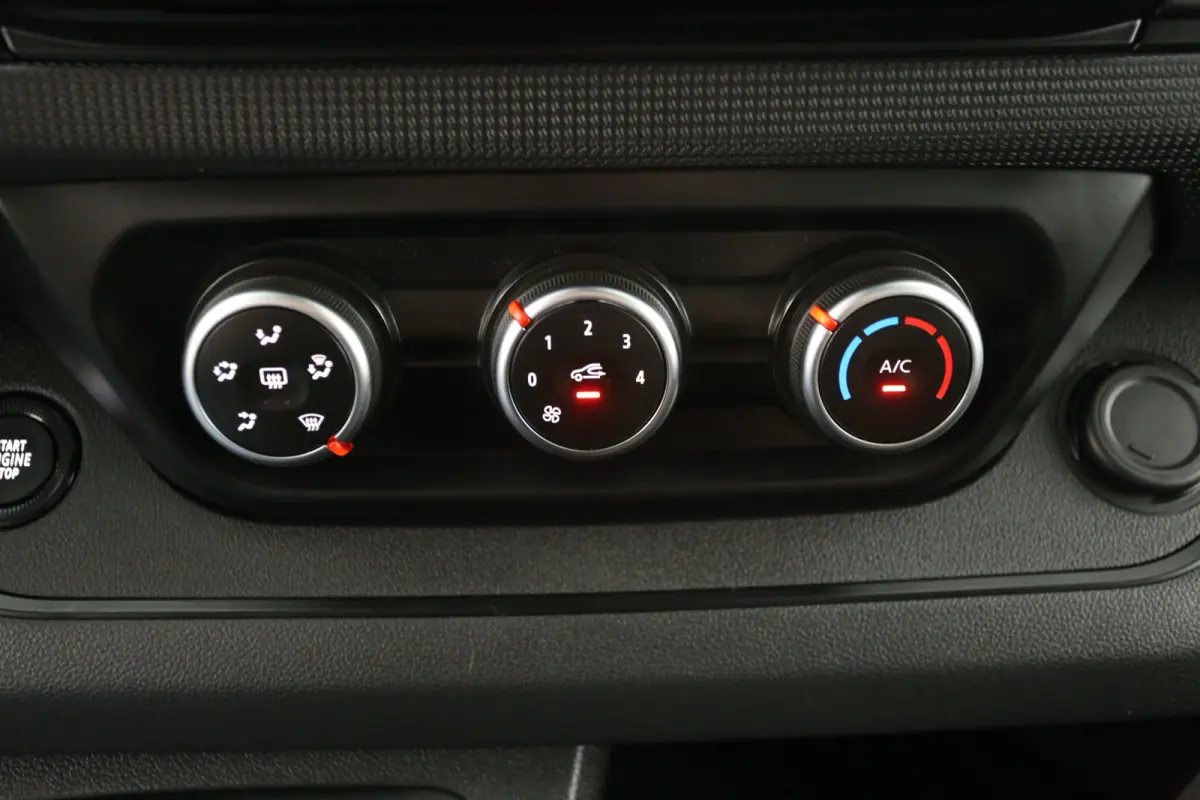 2.0 dCi L2H1 | Airco | Cruise | 3 Zits | Carplay | LED | Navi | Parkeersens.