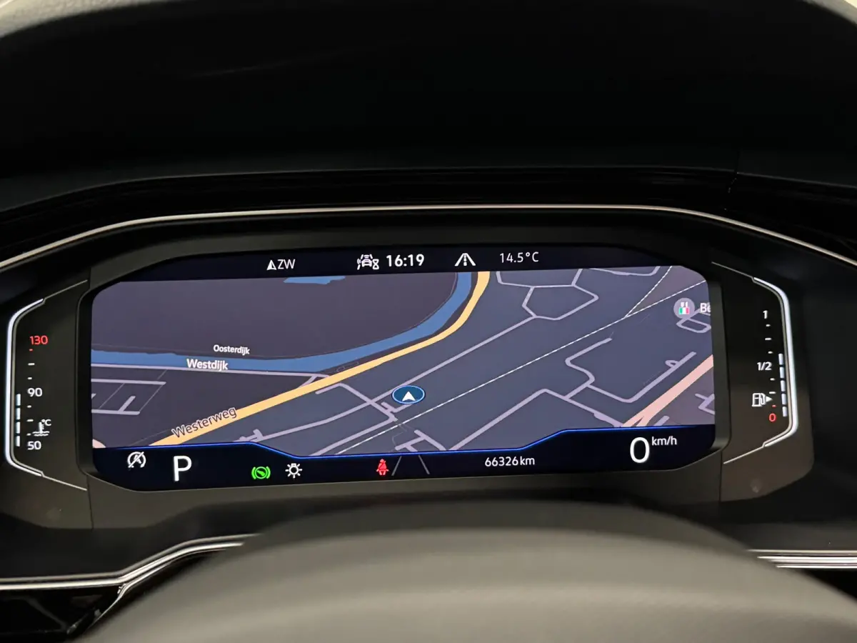 1.0 TSI R-Line | PANO | ACC | CAMERA | CARPLAY