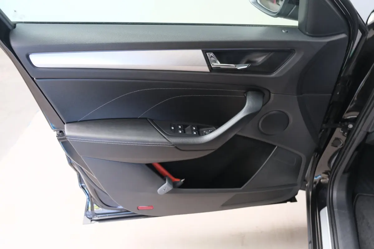 1.5 TSI Business Edition 7p. - N.A.P. Airco, Cruise, Carplay, PDC, Navi, Camera, Trekhaak.