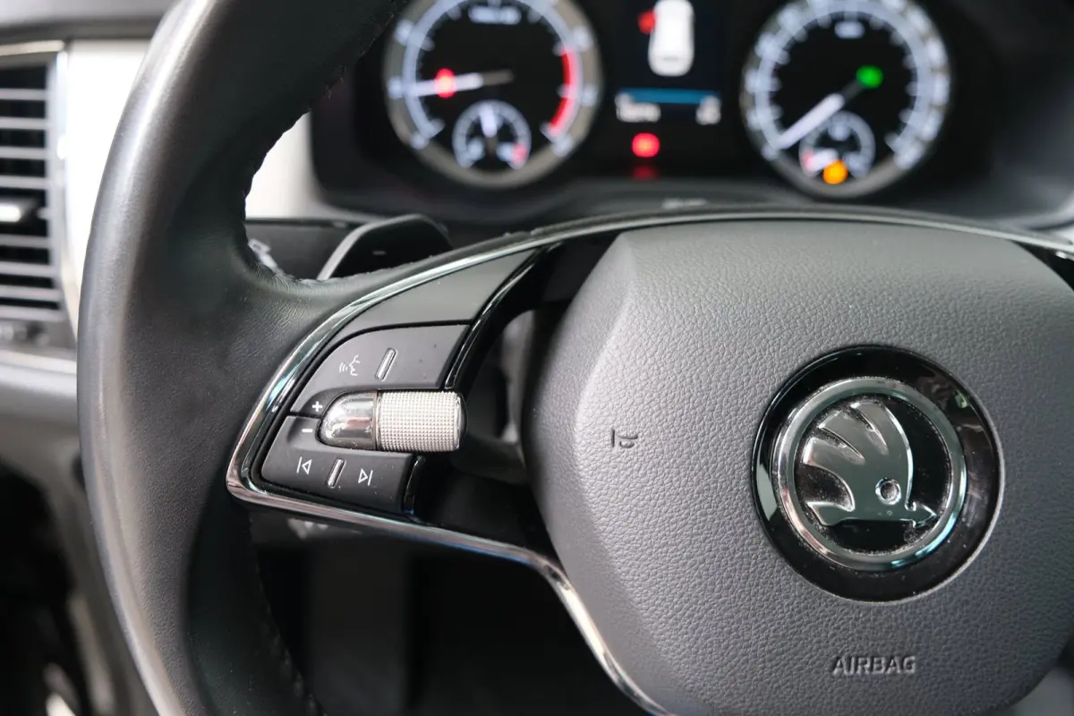 1.5 TSI Business Edition 7p. - N.A.P. Airco, Cruise, Carplay, PDC, Navi, Camera, Trekhaak.