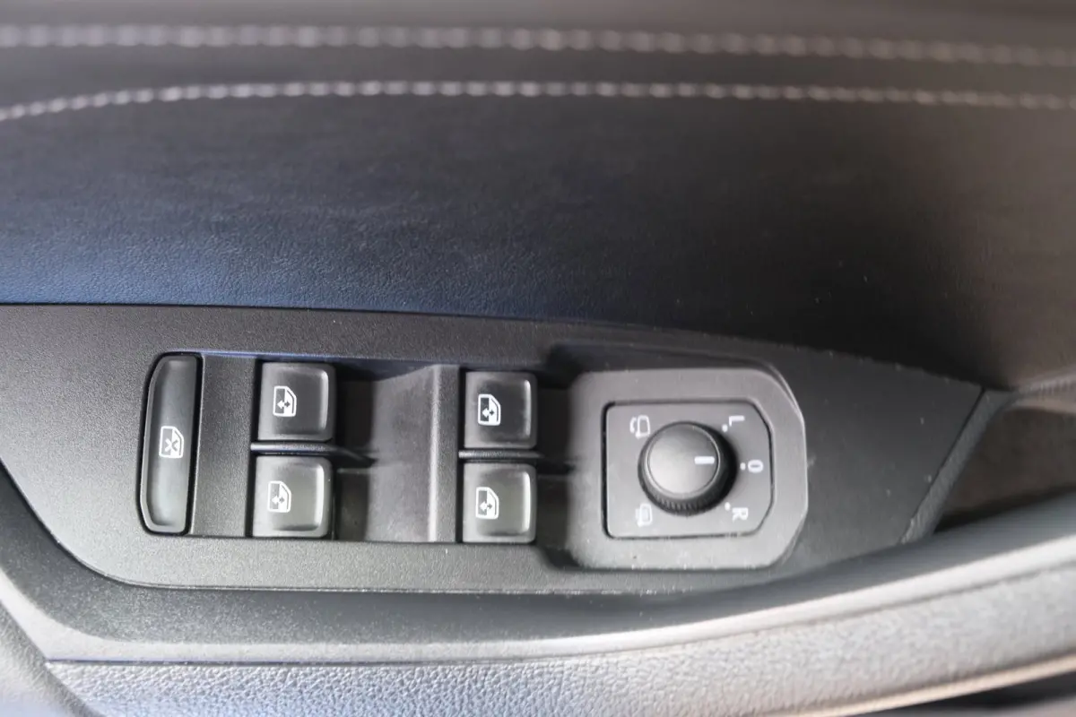 1.5 TSI Business Edition 7p. - N.A.P. Airco, Cruise, Carplay, PDC, Navi, Camera, Trekhaak.