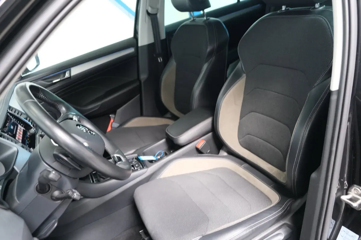 1.5 TSI Business Edition 7p. - N.A.P. Airco, Cruise, Carplay, PDC, Navi, Camera, Trekhaak.