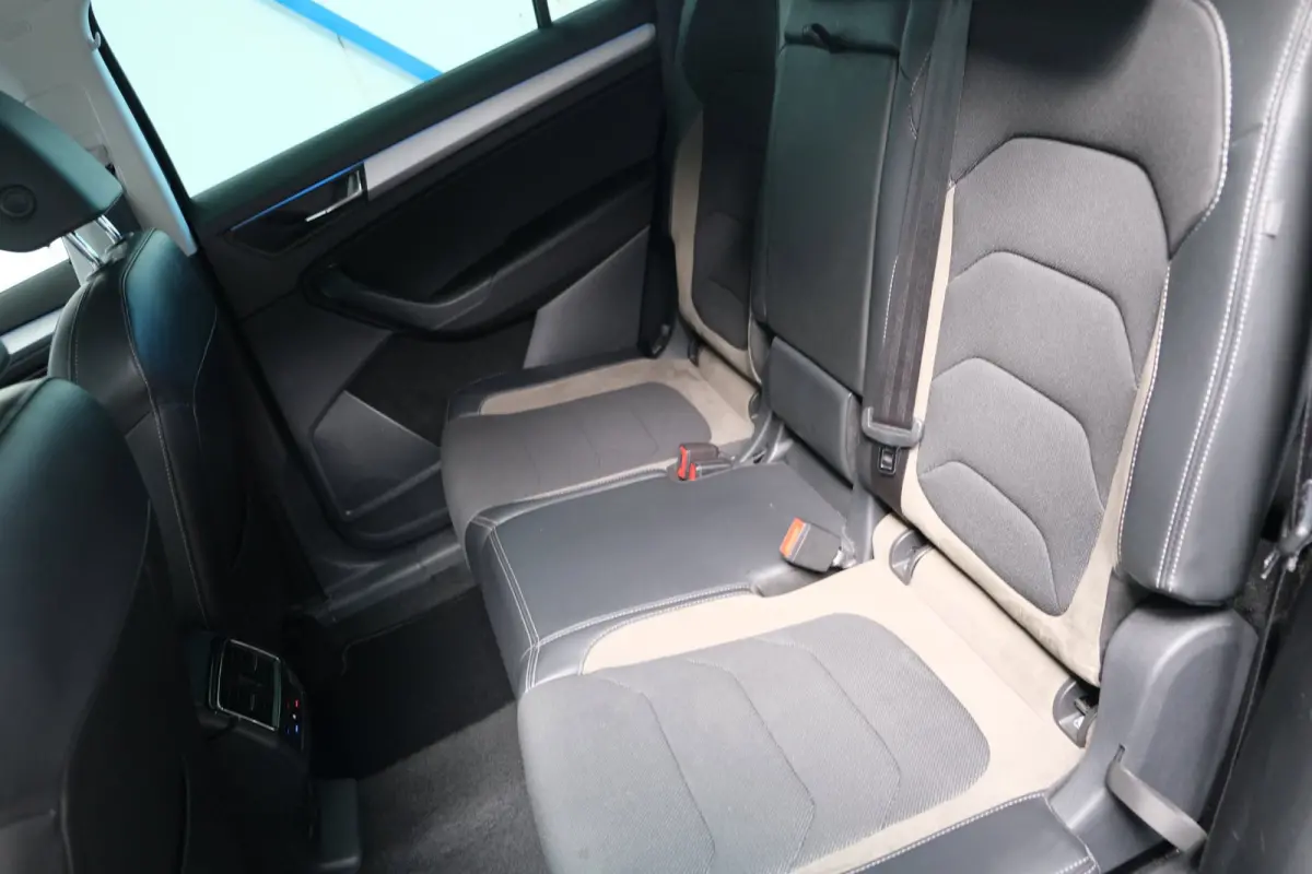 1.5 TSI Business Edition 7p. - N.A.P. Airco, Cruise, Carplay, PDC, Navi, Camera, Trekhaak.