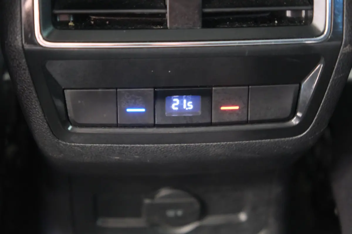 1.5 TSI Business Edition 7p. - N.A.P. Airco, Cruise, Carplay, PDC, Navi, Camera, Trekhaak.