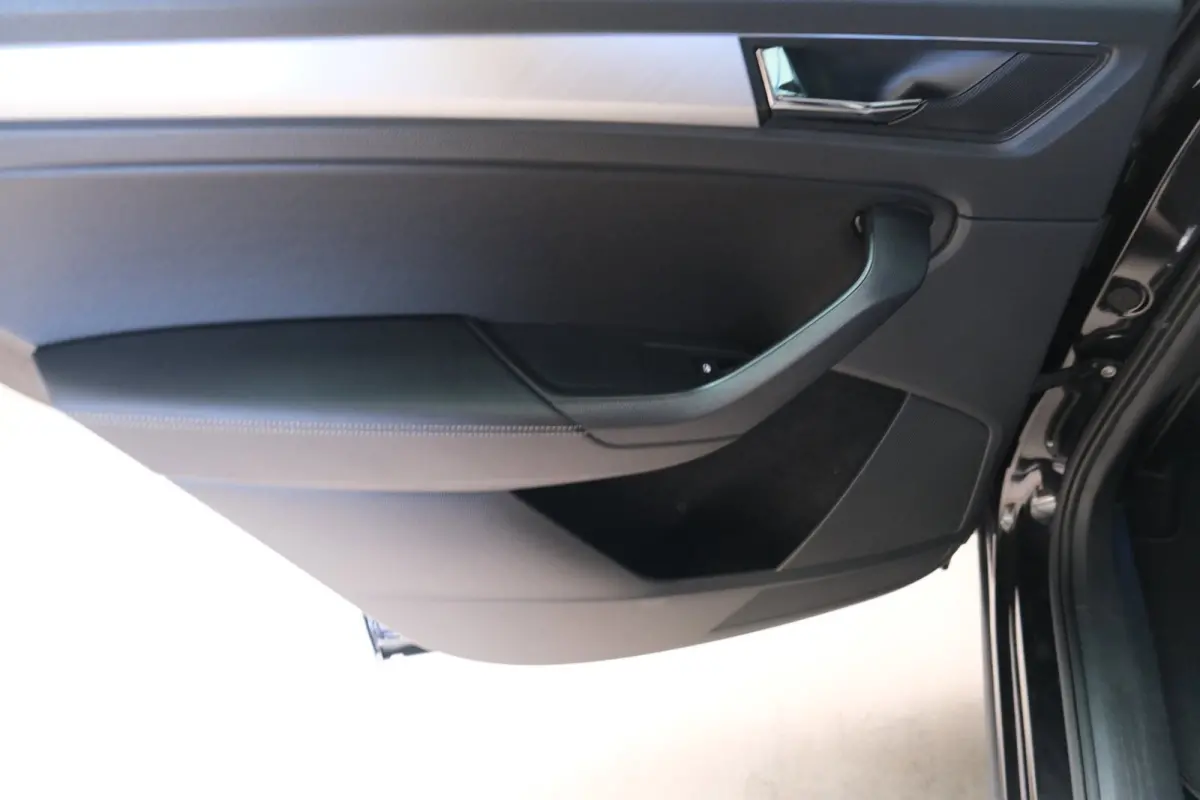 1.5 TSI Business Edition 7p. - N.A.P. Airco, Cruise, Carplay, PDC, Navi, Camera, Trekhaak.
