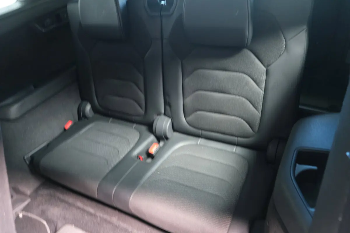 1.5 TSI Business Edition 7p. - N.A.P. Airco, Cruise, Carplay, PDC, Navi, Camera, Trekhaak.