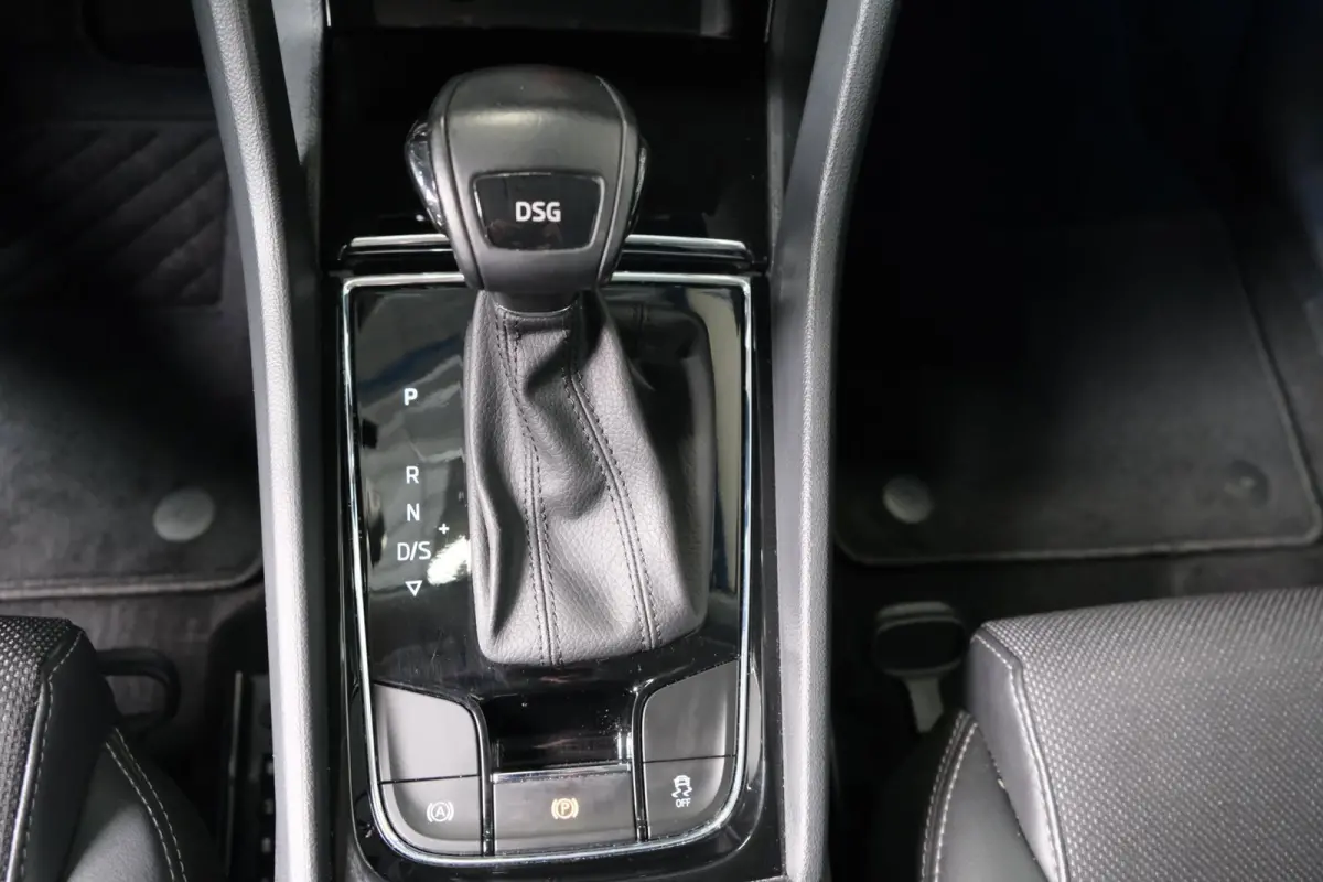 1.5 TSI Business Edition 7p. - N.A.P. Airco, Cruise, Carplay, PDC, Navi, Camera, Trekhaak.