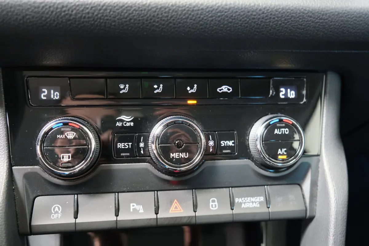 1.5 TSI Business Edition 7p. - N.A.P. Airco, Cruise, Carplay, PDC, Navi, Camera, Trekhaak.