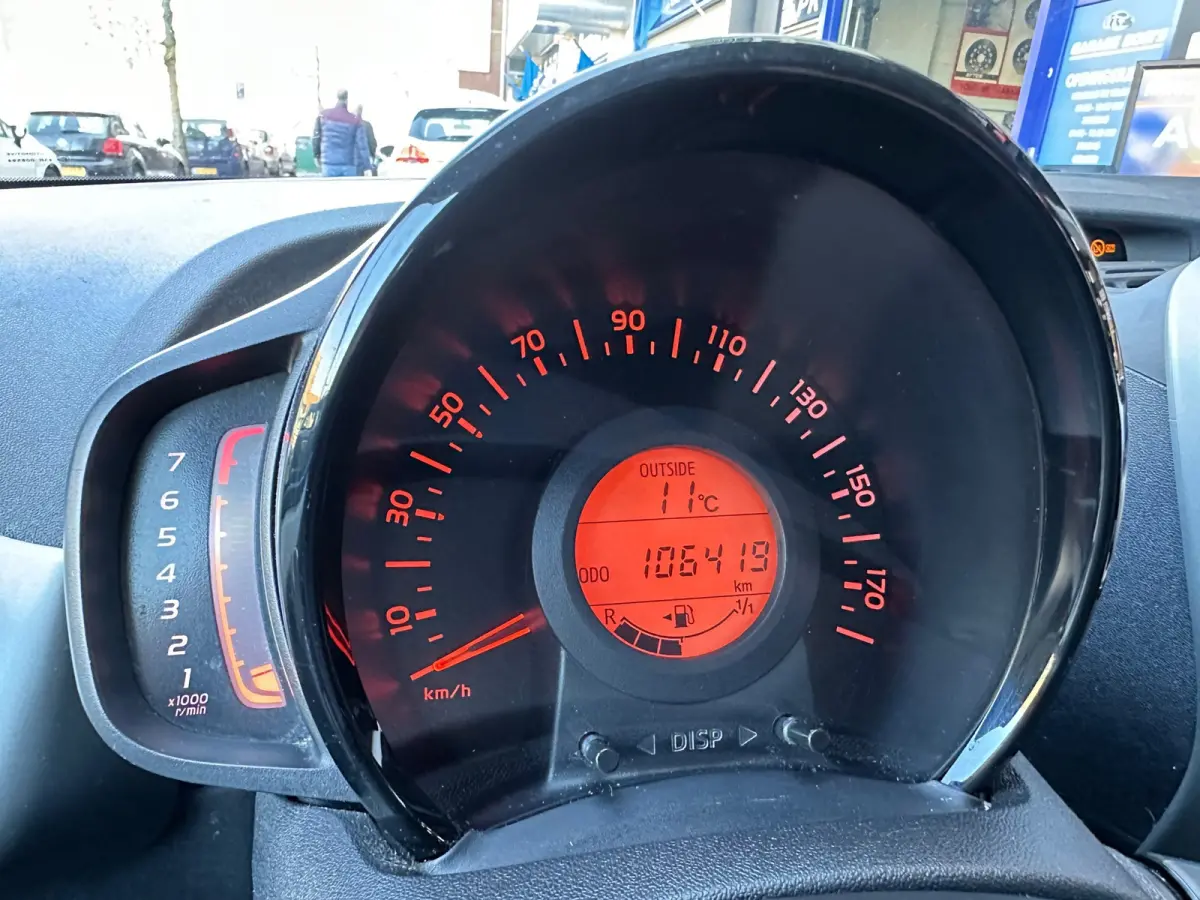 1.0 VVT-i x-play 5 Deurs Airco Camera