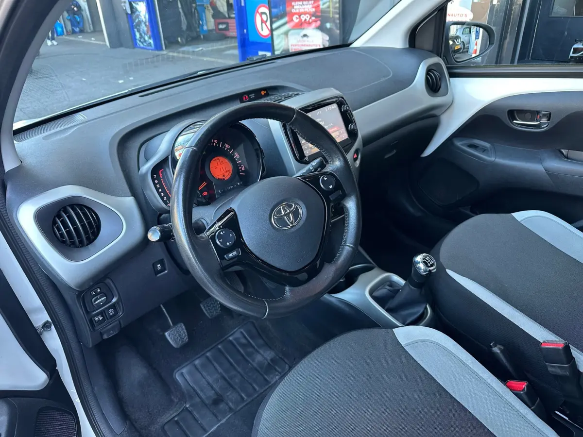 1.0 VVT-i x-play 5 Deurs Airco Camera