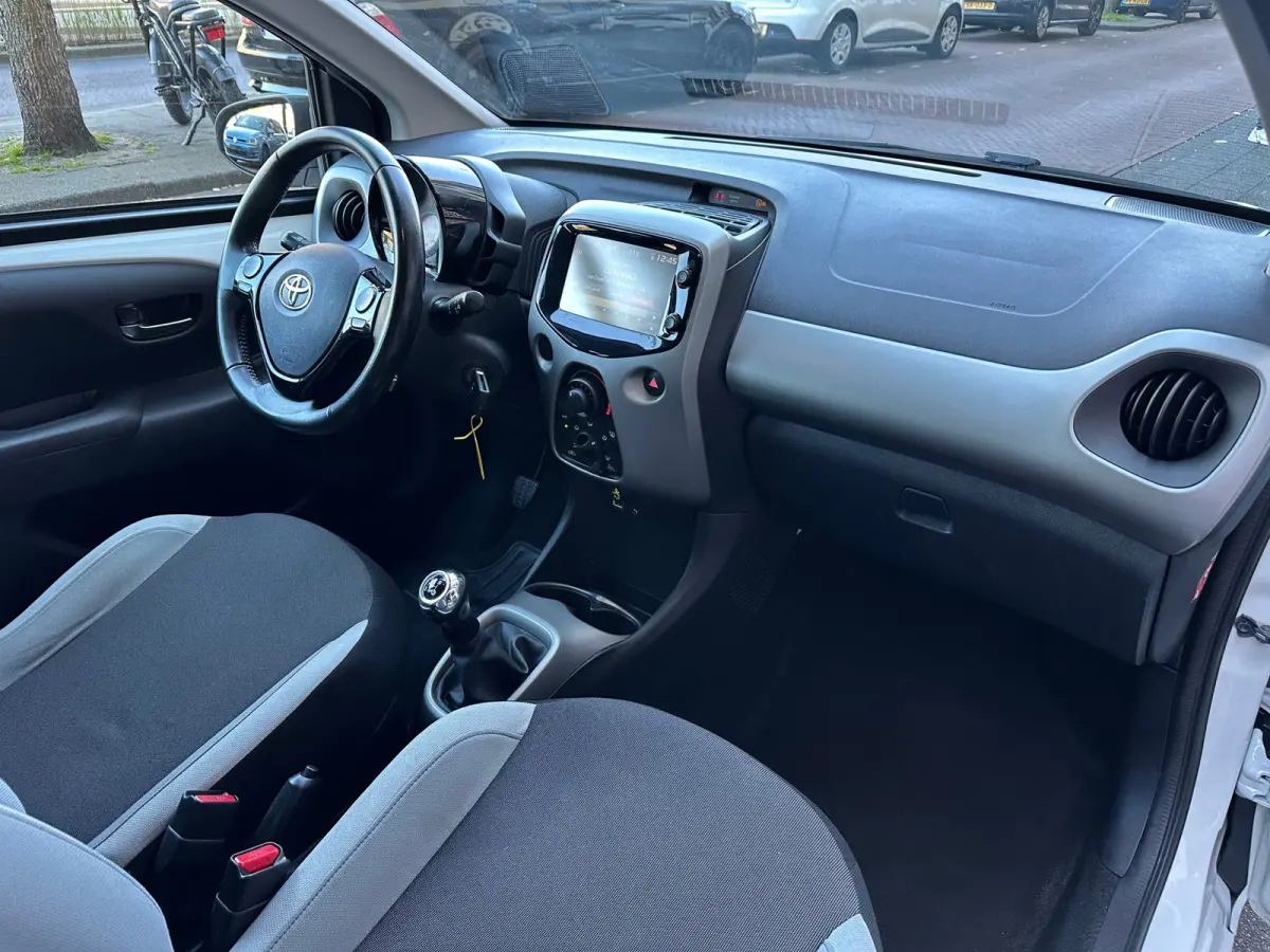 1.0 VVT-i x-play 5 Deurs Airco Camera