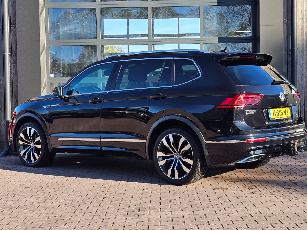 1.5 TSI Highline Business R-line 7p. | LED | Pano | Trekhaak | Leder | Stoelverwarming | Camera | ACC | App-connect | All-seasons | Vol |