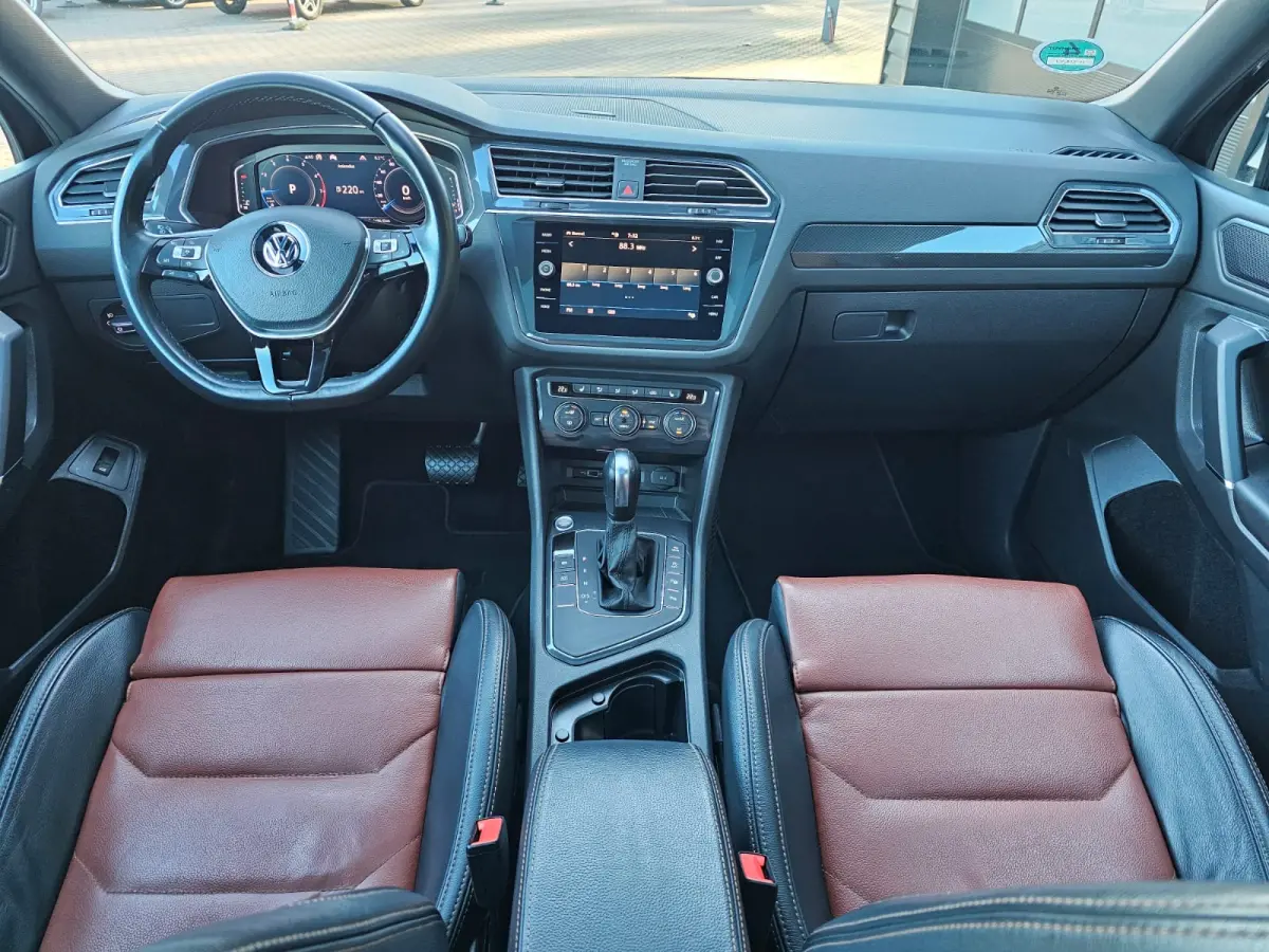 1.5 TSI Highline Business R-line 7p. | LED | Pano | Trekhaak | Leder | Stoelverwarming | Camera | ACC | App-connect | All-seasons | Vol |