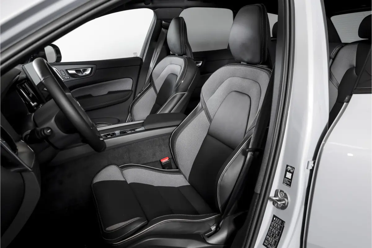 2.0 T8 Plug-in hybrid AWD Plus Black Edition | S/K Panodak | Harman/Kardon | Dig.Cockpit | Adapt.Cruise | Stoel-+Stuurverw. | Elek. stoelen | Camera | NAV+App.Connect | ECC | LM 21" | 6030