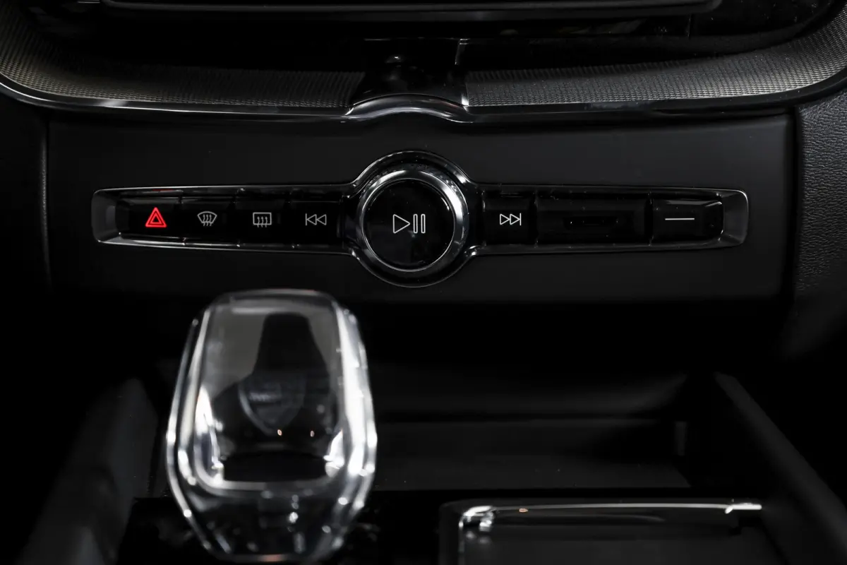 2.0 T8 Plug-in hybrid AWD Plus Black Edition | S/K Panodak | Harman/Kardon | Dig.Cockpit | Adapt.Cruise | Stoel-+Stuurverw. | Elek. stoelen | Camera | NAV+App.Connect | ECC | LM 21" | 6030