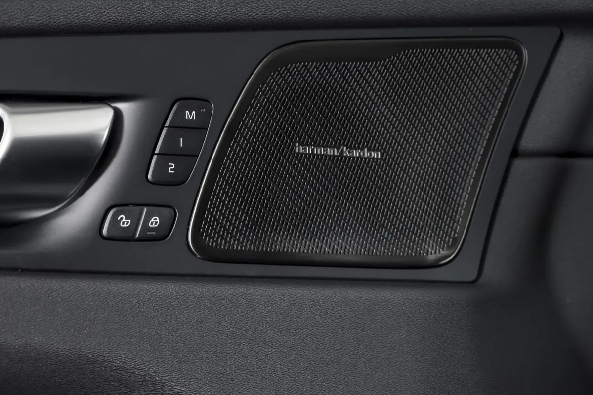 2.0 T8 Plug-in hybrid AWD Plus Black Edition | S/K Panodak | Harman/Kardon | Dig.Cockpit | Adapt.Cruise | Stoel-+Stuurverw. | Elek. stoelen | Camera | NAV+App.Connect | ECC | LM 21" | 6030