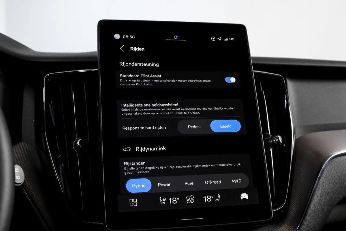 2.0 T8 Plug-in hybrid AWD Plus Black Edition | S/K Panodak | Harman/Kardon | Dig.Cockpit | Adapt.Cruise | Stoel-+Stuurverw. | Elek. stoelen | Camera | NAV+App.Connect | ECC | LM 21" | 6030