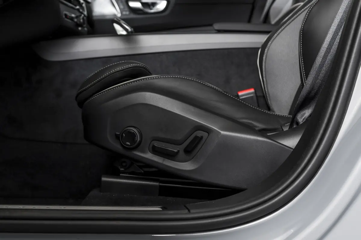 2.0 T8 Plug-in hybrid AWD Plus Black Edition | S/K Panodak | Harman/Kardon | Dig.Cockpit | Adapt.Cruise | Stoel-+Stuurverw. | Elek. stoelen | Camera | NAV+App.Connect | ECC | LM 21" | 6030