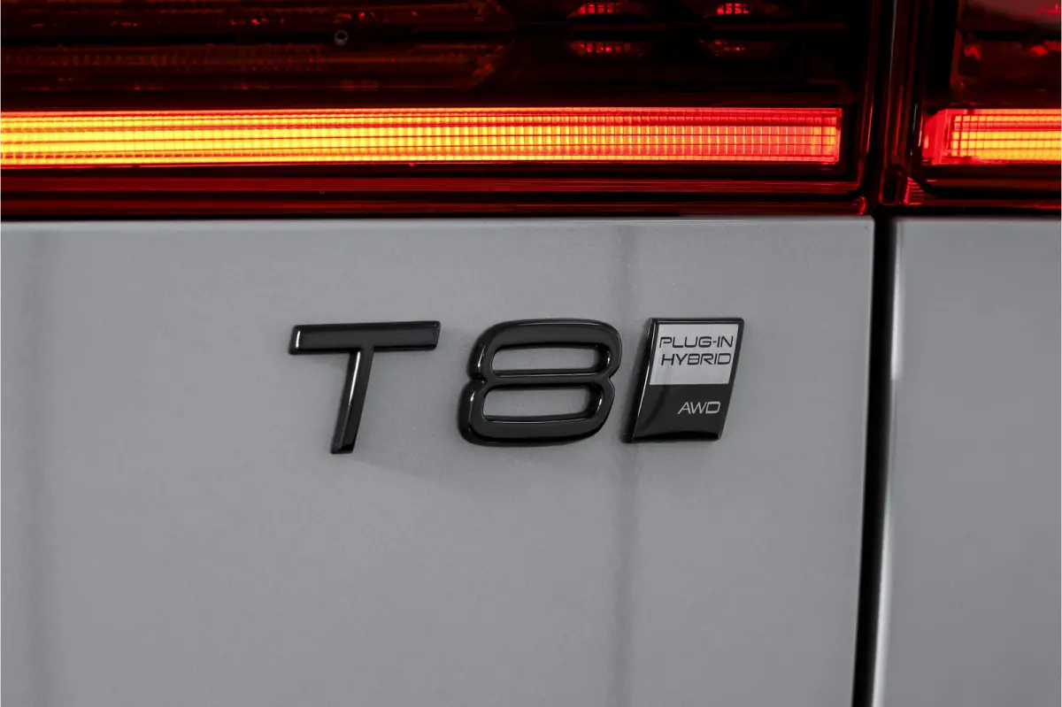 2.0 T8 Plug-in hybrid AWD Plus Black Edition | S/K Panodak | Harman/Kardon | Dig.Cockpit | Adapt.Cruise | Stoel-+Stuurverw. | Elek. stoelen | Camera | NAV+App.Connect | ECC | LM 21" | 6030