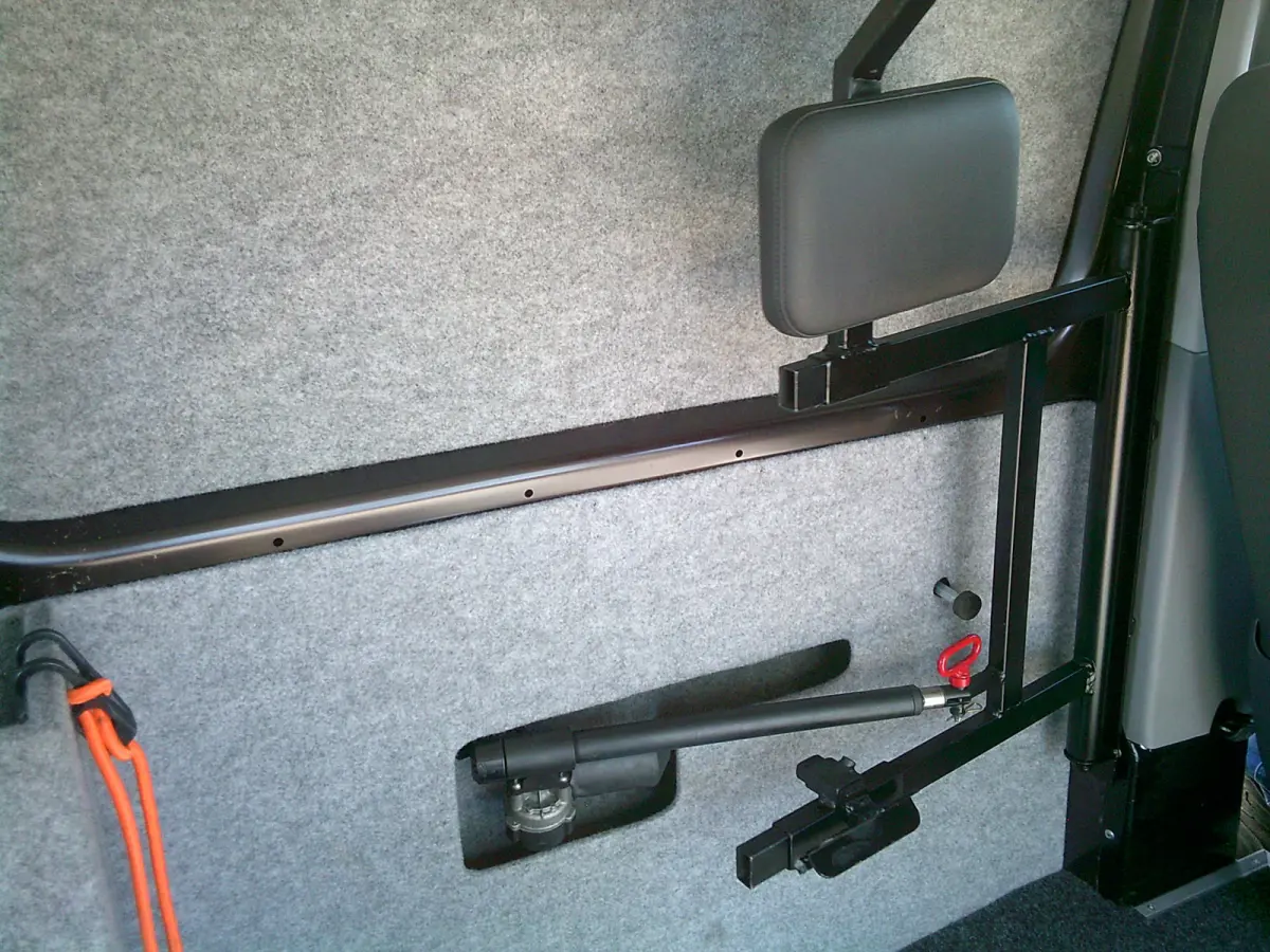 2.0 TDI L1H1 ingericht voor rijden met rolstoel inc lift afstandsbediening!!! rolstoel auto voorzien van automaat