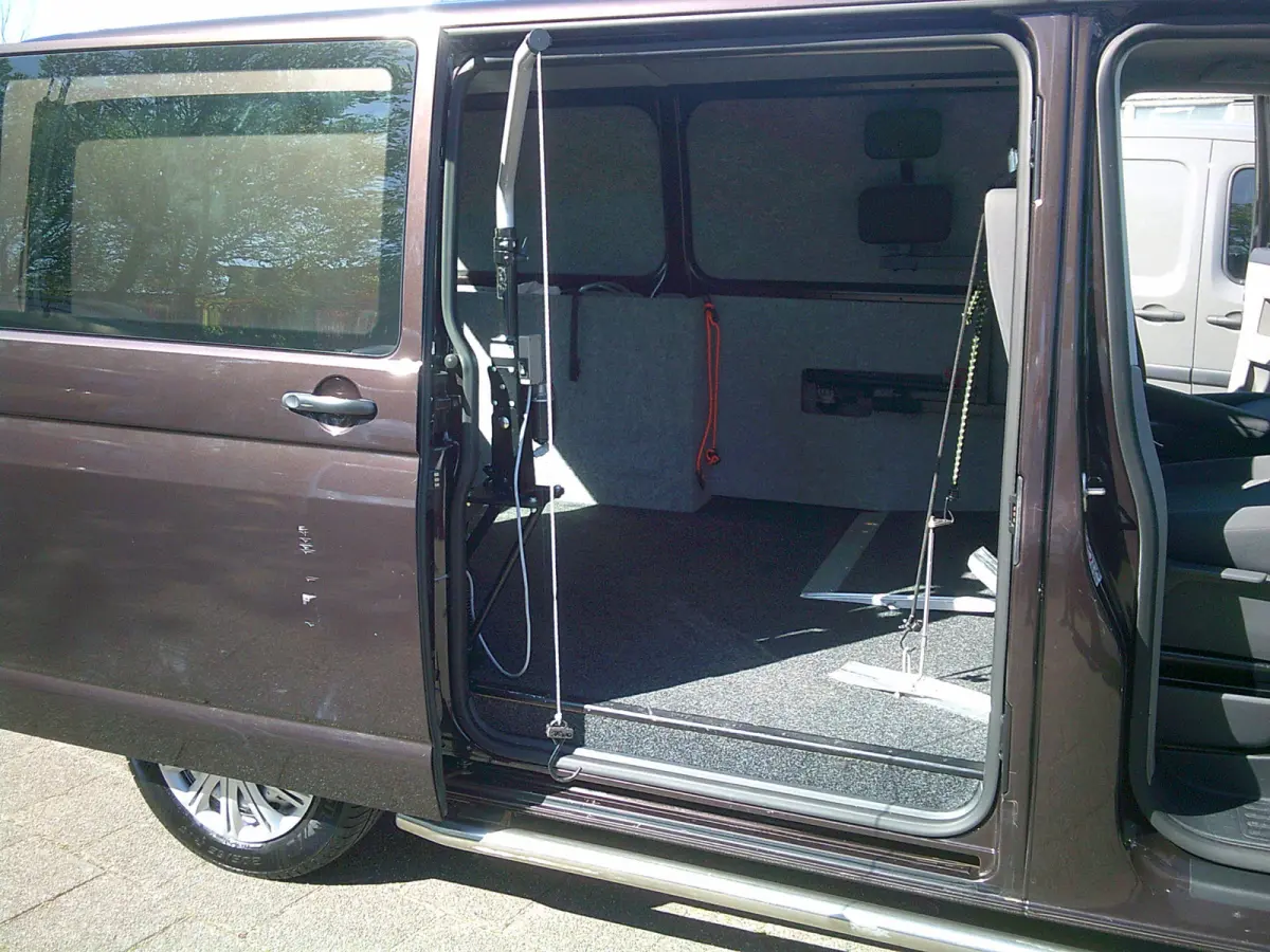 2.0 TDI L1H1 ingericht voor rijden met rolstoel inc lift afstandsbediening!!! rolstoel auto voorzien van automaat