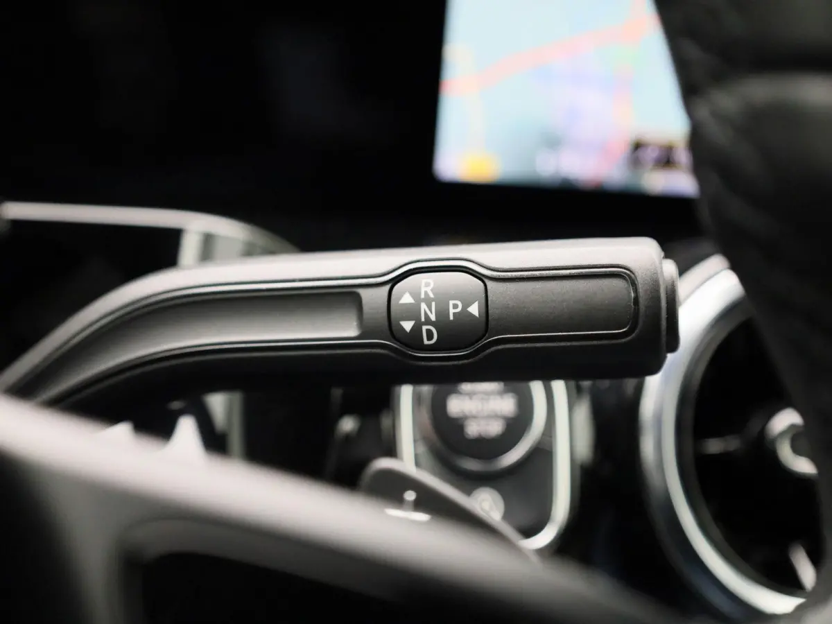 180 Business Line | Automaat | Stoelverwarming | Achteruitrijcamera | Parkeersensoren | Trekhaak | Lichtmetalen Velgen |