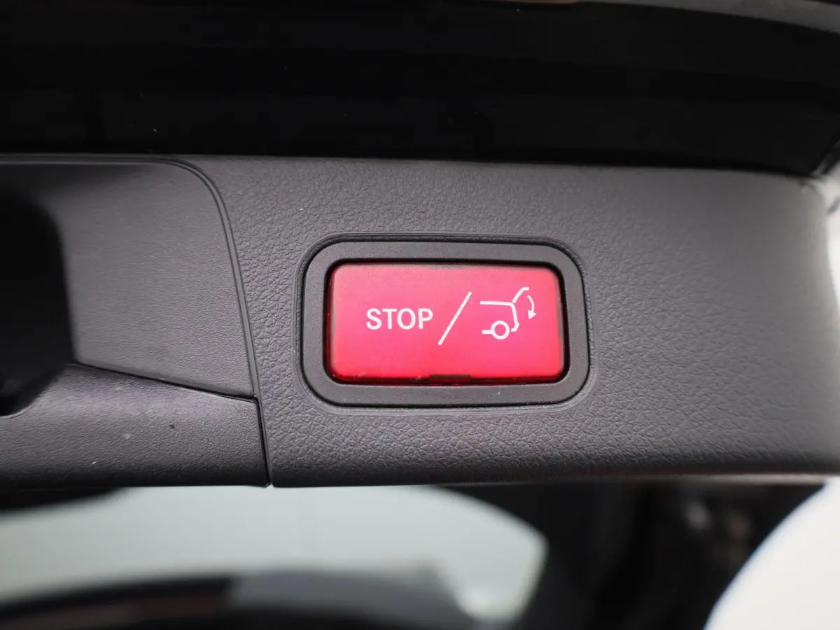 180 Business Line | Automaat | Stoelverwarming | Achteruitrijcamera | Parkeersensoren | Trekhaak | Lichtmetalen Velgen |