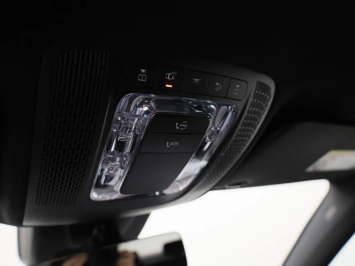 180 Business Line | Automaat | Stoelverwarming | Achteruitrijcamera | Parkeersensoren | Trekhaak | Lichtmetalen Velgen |
