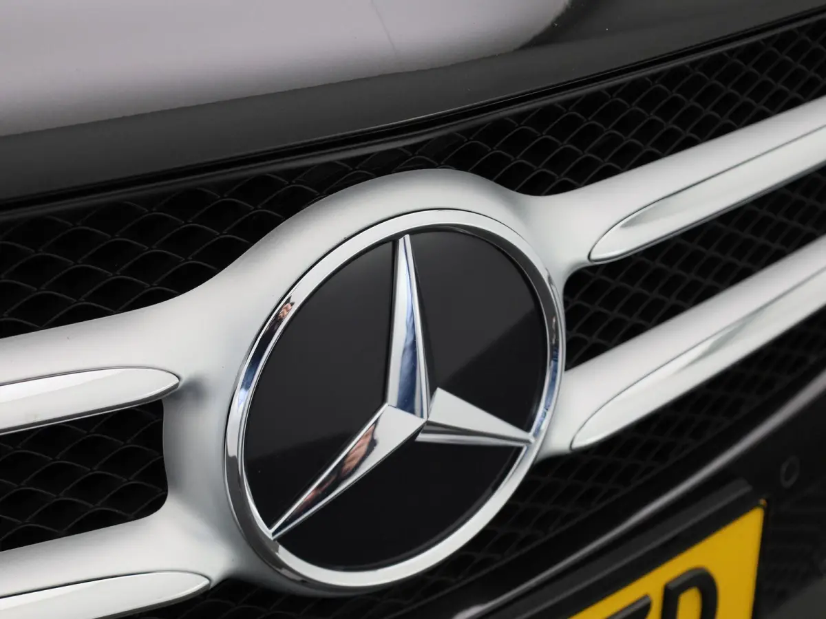 180 Business Line | Automaat | Stoelverwarming | Achteruitrijcamera | Parkeersensoren | Trekhaak | Lichtmetalen Velgen |