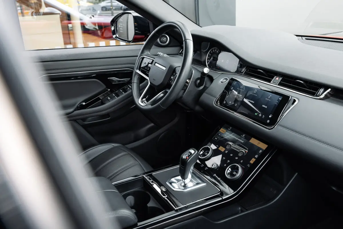 P300e R-Dynamic SE AWD | Cold Climate | 20 Inch | El. Trekhaak | Black Ext Pack | Meridian Audio | Drive Pack