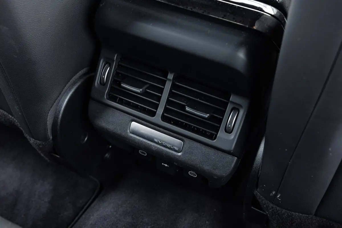 P300e R-Dynamic SE AWD | Cold Climate | 20 Inch | El. Trekhaak | Black Ext Pack | Meridian Audio | Drive Pack