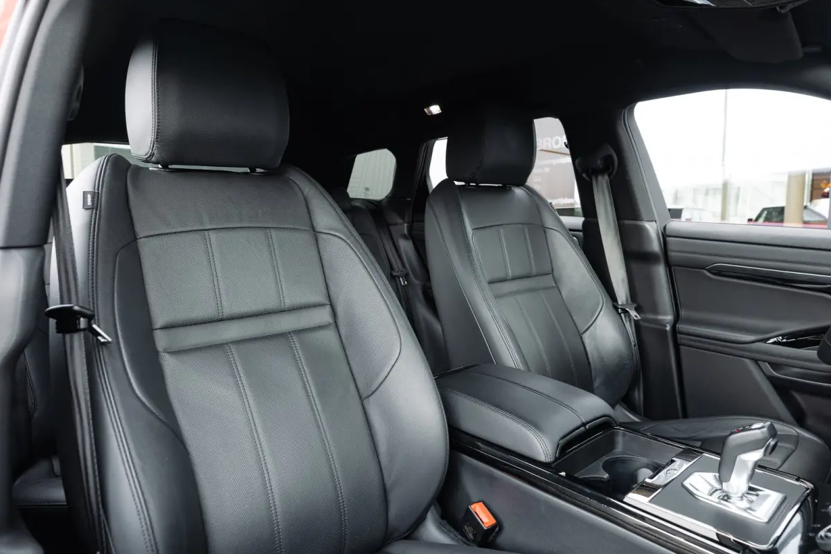 P300e R-Dynamic SE AWD | Cold Climate | 20 Inch | El. Trekhaak | Black Ext Pack | Meridian Audio | Drive Pack