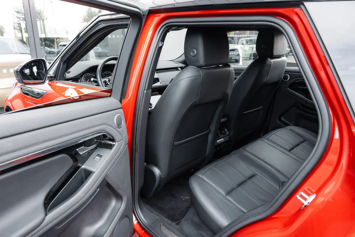 P300e R-Dynamic SE AWD | Cold Climate | 20 Inch | El. Trekhaak | Black Ext Pack | Meridian Audio | Drive Pack