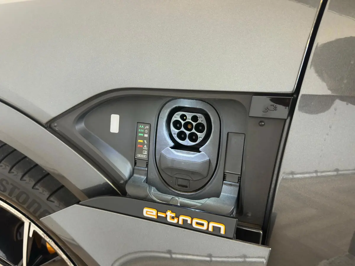 55 quattro S edition 95 kWh|B&O|SFEER|PANO|HUD|