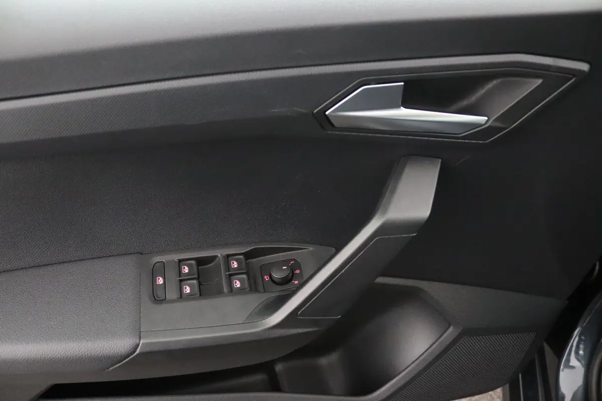 1.0 TSI Style | Navigatie | Climate Control | CarPlay/Android Auto | LED Koplampen | Parkeersensoren | Lichtmetalen Velgen