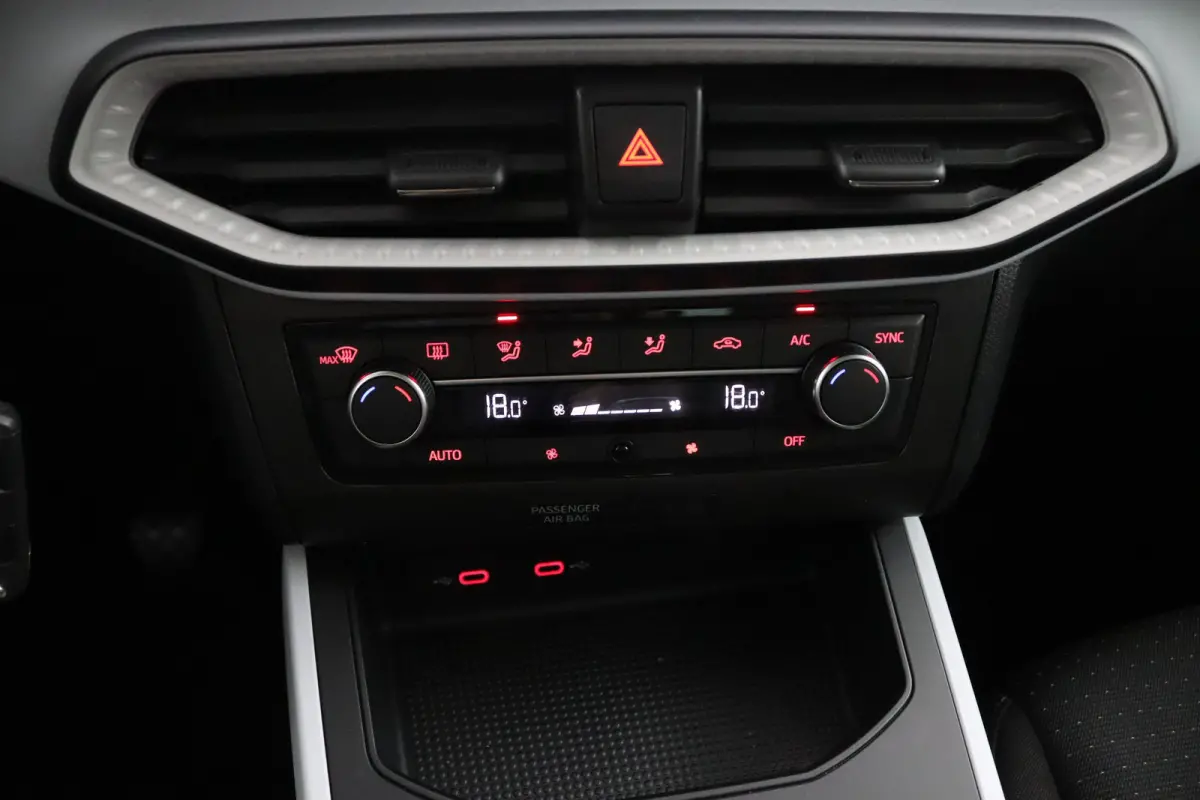1.0 TSI Style | Navigatie | Climate Control | CarPlay/Android Auto | LED Koplampen | Parkeersensoren | Lichtmetalen Velgen