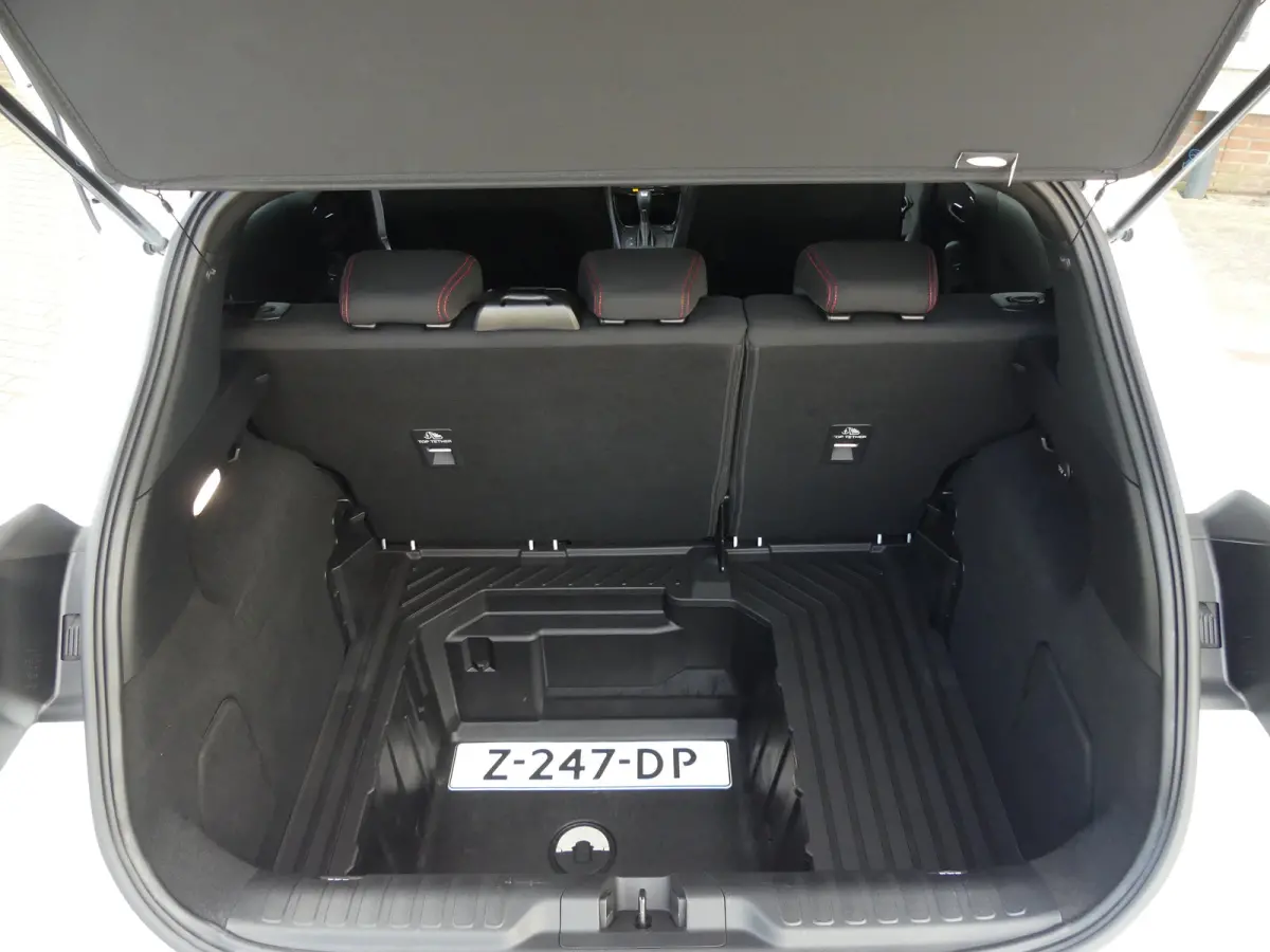 1.0 EcoBoost ST-Line | TREKHAAK | CAMERA | STUUR+STOEL+VOORRUITVERWARMING | PARKEERSENSOREN V+A | APPLE CARPLAY / ANDRIOD AUTO | NAVI | LMV 17" | KEYLESS |