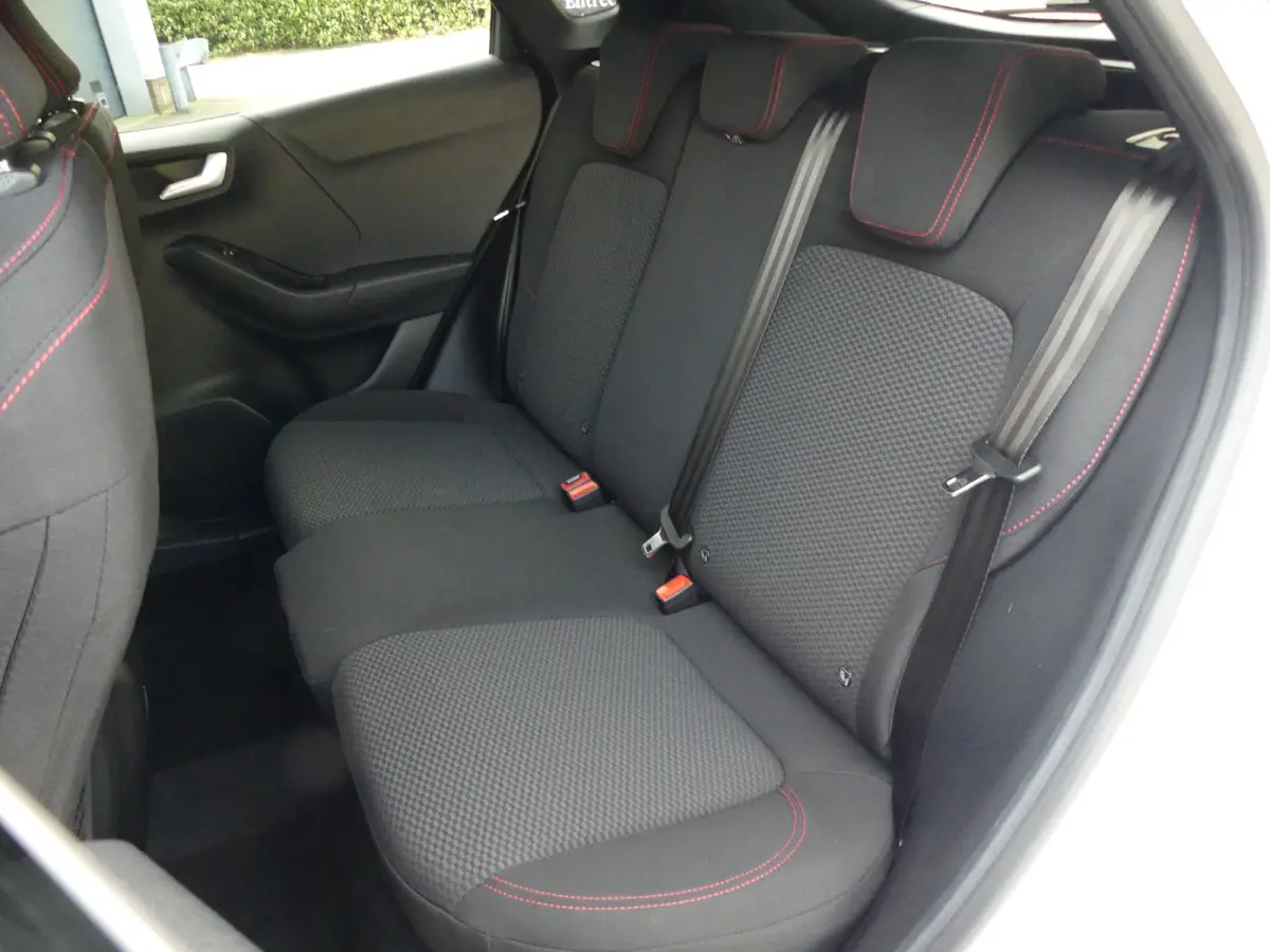1.0 EcoBoost ST-Line | TREKHAAK | CAMERA | STUUR+STOEL+VOORRUITVERWARMING | PARKEERSENSOREN V+A | APPLE CARPLAY / ANDRIOD AUTO | NAVI | LMV 17" | KEYLESS |